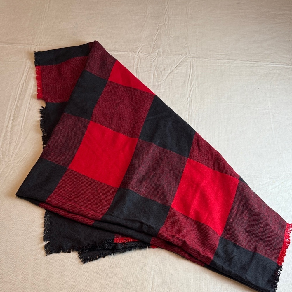 GAP Large Red Black Buffalo Plaid Wrap Shawl Scarf Size OS 55x50